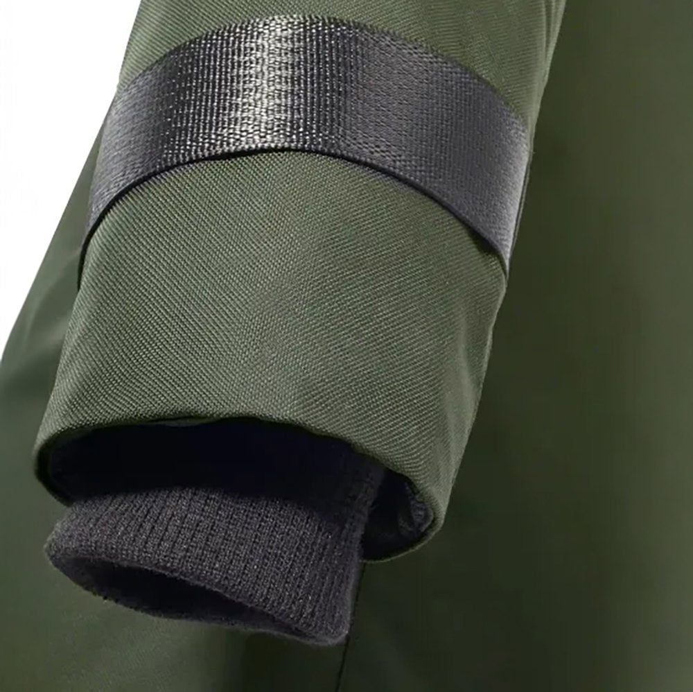 close up detailed picture of the ANSEL sleeve in green econyl and upcycled seatbelts. The product is shown in front of a white background.
